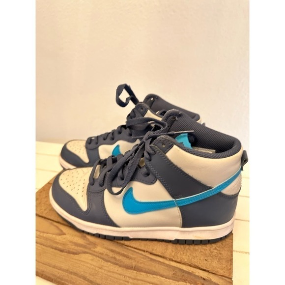 Nike Dunks, light bone, diffused blue youth size 5 1/2 Authentic - Picture 2 of 10